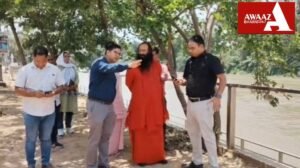 अखिल महंत रविंद्र पूरी ने अन्य संतों के साथ कुंभ मेले के लिए बनाए जा रहे गंगा घाटों और अन्य निर्माण कार्यों का लिया जायजा।